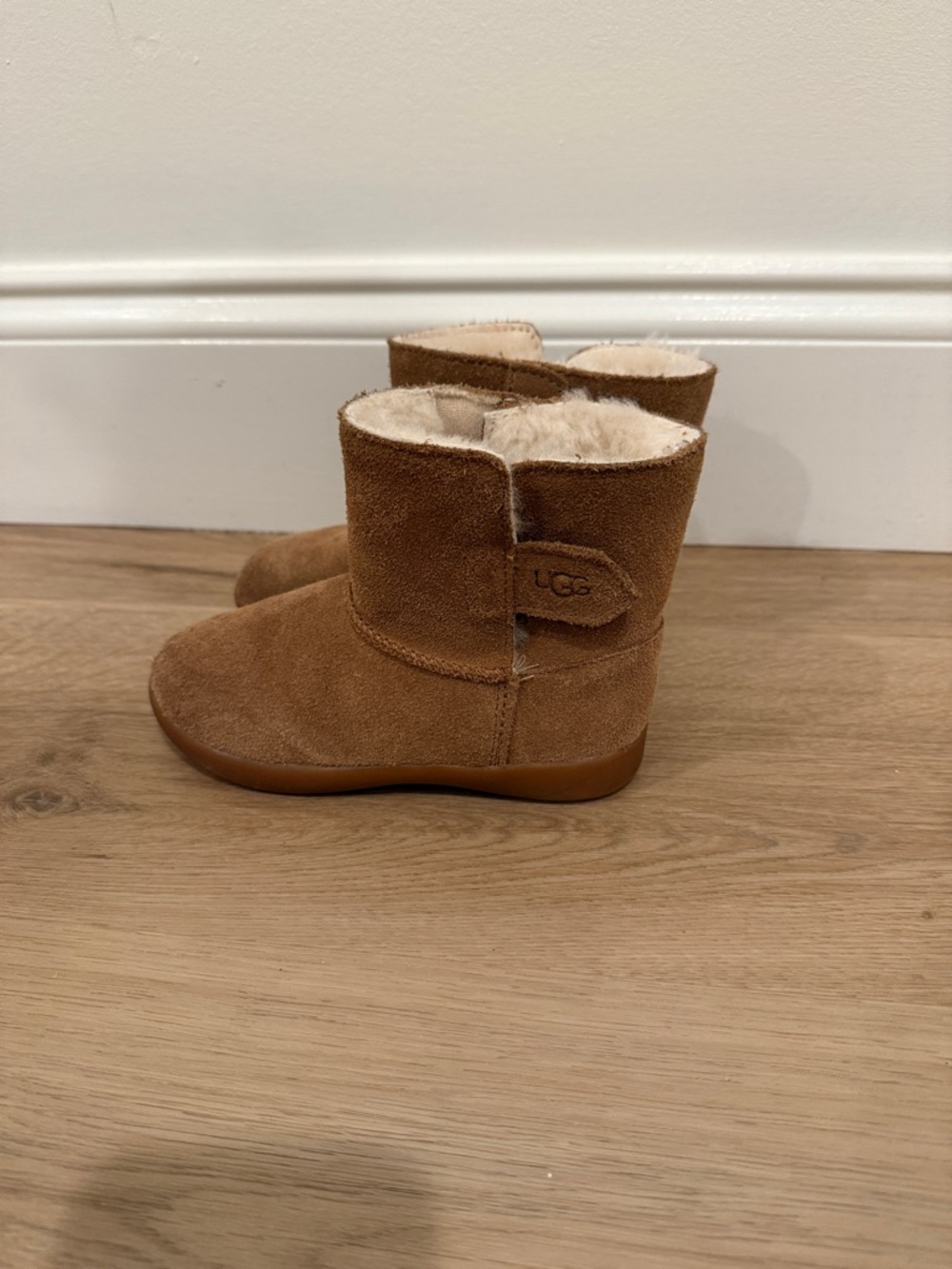 UGG Kids Chestnut Suede Cozy Boot